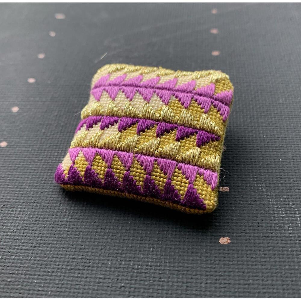 VTG Embroidered Brooch Signed S.E.B 1994 Handcrafted Purple Gold Green Geometric - Picture 4 of 7